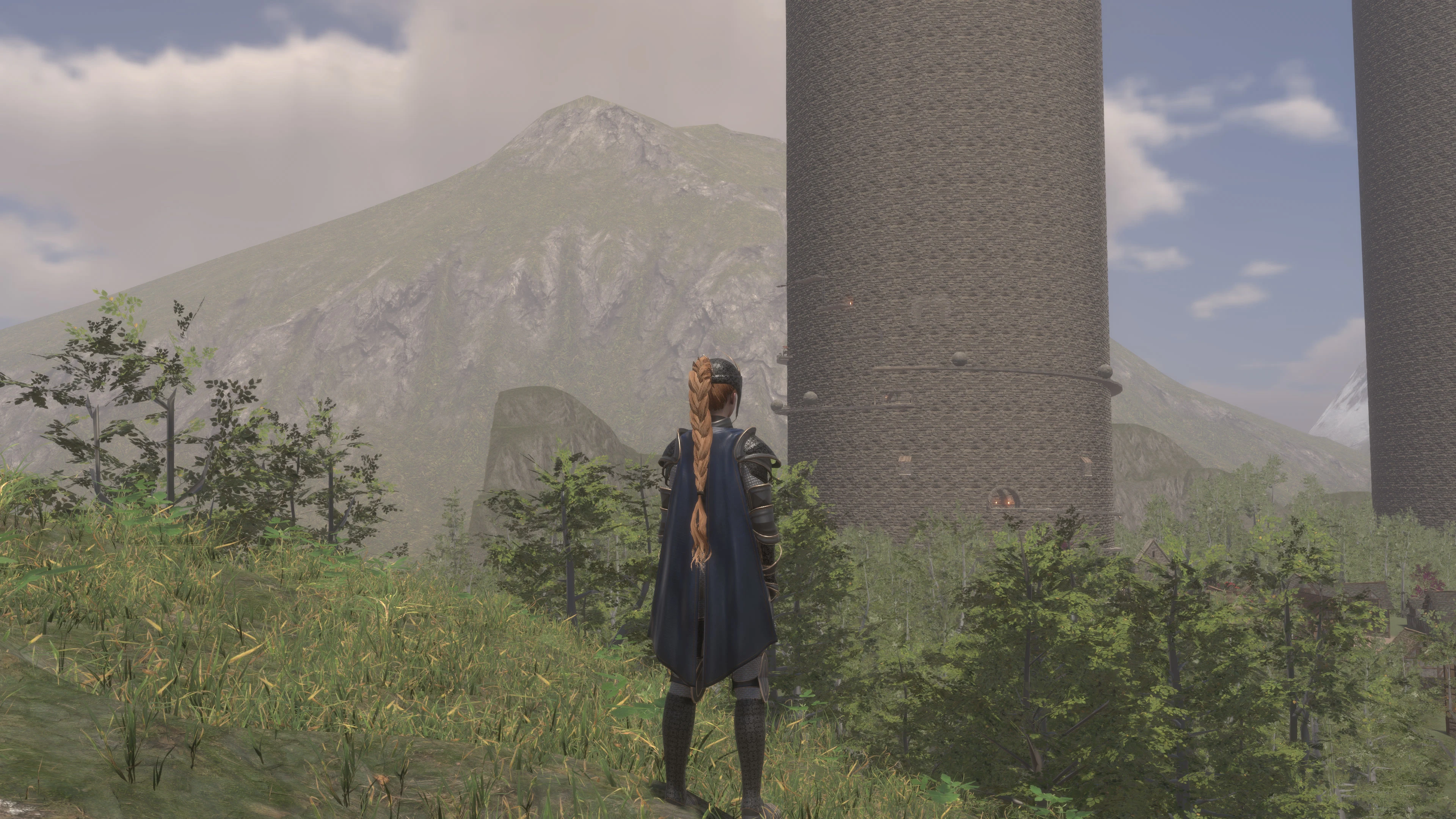 Un aventurier face aux tours, dans les montagnes